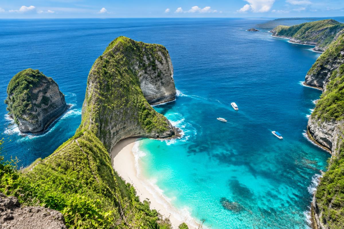 Dramatic cliffs and turquoise water on Nusa Penida island